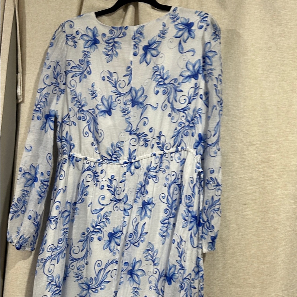 🍋🍋🍋MSK White Dress with Blue Floral Pattern - Picture 4 of 5